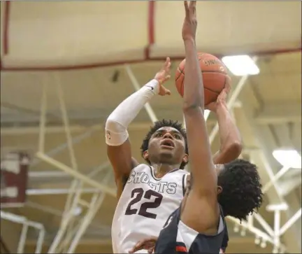  ?? GENE WALSH — DIGITAL FIRST MEDIA ?? Abington’s Lucas Monroe drives to the hoop as Plymouth Whitemarsh’s Jordan Evans defends Friday night.