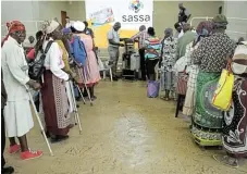  ?? /Sowetan /Sandile Ndlovu ?? Lines of poverty: Pensioners queue to collect their grants at a Sassa pay point in Jeppes Reef, Mpumalanga.