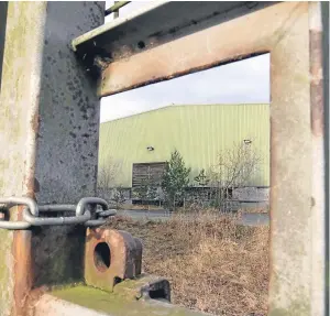  ?? Picture: Gareth Jennings. ?? The old Abertay Works buildings in Shanwell road have become a dangerous playground for local children.