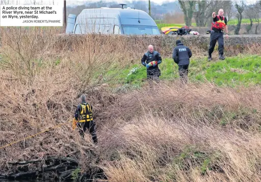  ?? JASON ROBERTS/PAWIRE ?? A police diving team at the River Wyre, near St Michael’s on Wyre, yesterday.