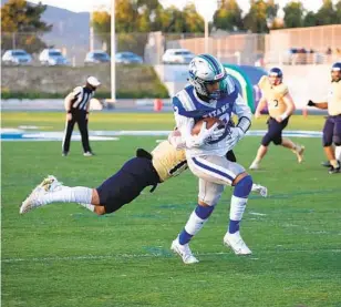  ?? KRISTIAN CARREON ?? Eastlake receiver Jordan Blondin scores against Bonita Vista during the first half on Friday.