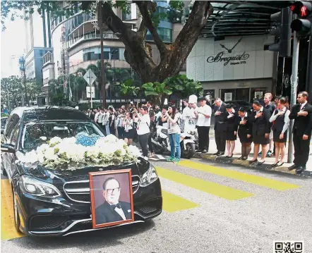  ??  ?? Final journey: JW Marriott KL hotel staff paying their last respects to Tiong Lay. The self-made tycoon passed away on Wednesday.