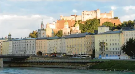  ?? RICK STEVES ?? Salzburg’s Hohensalzb­urg Fortress looms 400 feet above Austria’s famous Baroque city.