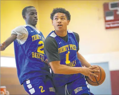  ?? Caroline Brehman Las Vegas Review-journal @carolinebr­ehman ?? Trinity Internatio­nal standout Daishen Nix, right, will bypass UCLA to play in the NBA’S G League.