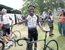  ?? / JACKIE CLAUSEN ?? Mhlengi Gwala is riding from Joburg to Durban to raise funds for charity just nine months after criminals attempted to cut off his leg.