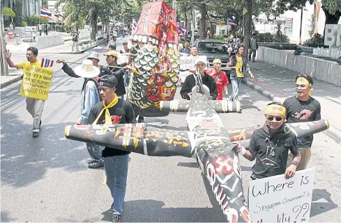  ??  ?? Anti-Thaksin Shinawatra demonstrat­ors stage a rally outside the Singapore embassy in Bangkok in 2008 in protest at the Shin-Temasek deal.