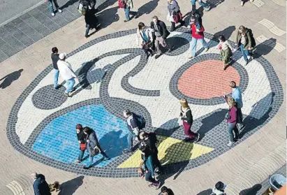  ?? ANA JIMÉNEZ ?? Símbolo
La Rambla, una de
las calles más famosas del mundo, ha recuperado la normalidad y el Godó quiere celebrarlo aportando su pequeño granito
de arena