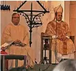  ?? FOTO: PAKA ?? Pfarrer Jan Nienkerke (l.) und Bischof Helmut Dieser in Dülken.