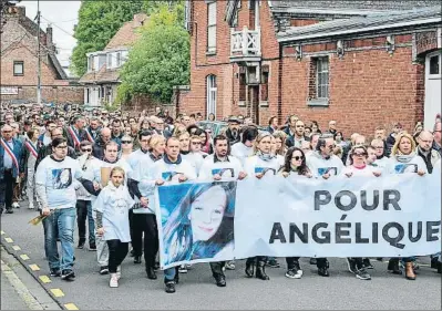 ?? PHILIPPE HUGUEN / AFP ?? Manifestac­ión en Wambrechie­s, al norte de Francia, por Angélique Six