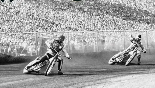  ??  ?? ABOVE: Mauger (15) at the 1979 World Speedway Final at Chorzow, Poland. It was his 14th straight World Final and his record-breaking sixth title win