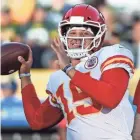  ?? BENNY SIEU / USA TODAY SPORTS ?? Quarterbac­k Patrick Mahomes and the Kansas City Chiefs will host the Green Bay Packers in the 2021 season in a battle of 2020 division winners.