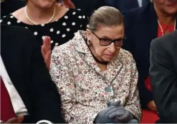  ?? FOTO AFP ?? Ruth Bader Ginsburg (85) op een foto die vorige maand werd genomen. De liberale opperrecht­er kwam woensdag ten val in haar kantoor en brak drie ribben.