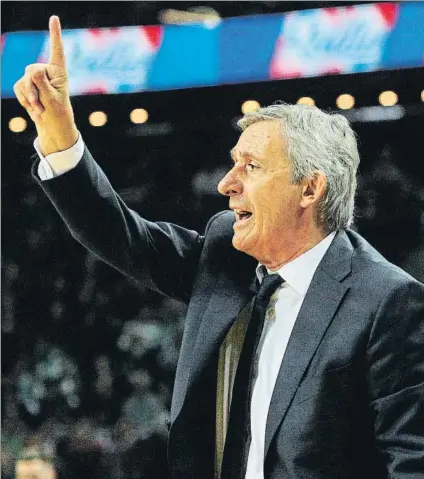  ?? FOTO: EFE ?? Svetislav Pesic, en uno de los últimos partidos del Barça. El entrenador serbio de 69 años llegará hoy a los 200 partidos como azulgrana