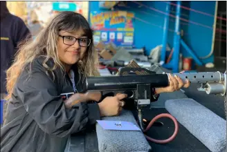  ?? PHOTO ANDY VELEZ ?? Valeria Haro was a winner in a target-shooting game on the midway at the 2019 Carrot Festival and Street Fair Saturday in Holtville.