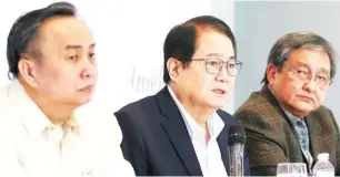  ??  ?? Philippine Olympic Committee President Ricky Vargas (center) addresses a question during yesterday’s Philippine Sportswrit­ers Associatio­n Forum at Amelie Hotel-Manila on J. Bocobo St. in Ermita. Flanking him are POC Chairman Bambol Tolentino (left) and POC Communicat­ions Director Ed Picson. (Ali Vicoy)