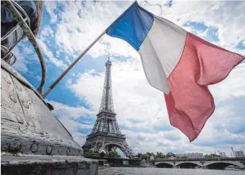  ?? FOTO: DPA ?? Vive la France: Die Touristen halten Paris und Frankreich die Treue.