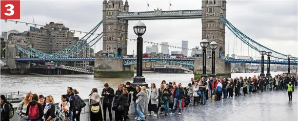  ?? ?? River of sorrow: The queue moves steadily along the Thames, returning past Tower Bridge with the City of London on the opposite bank