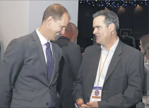  ??  ?? University of Washington men’s basketball head coach and event honoree Mike Hopkins, left, talks with Don Reinhardt.