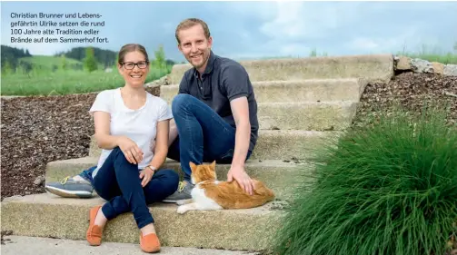  ?? ?? Christian Brunner und Lebensgefä­hrtin Ulrike setzen die rund 100 Jahre alte Tradition edler Brände auf dem Sammerhof fort.