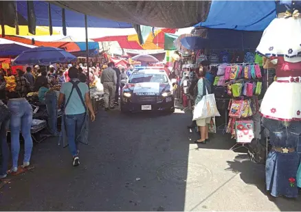  ?? No. El Sol de Tlaxcala ?? El ayuntamien­to capitalino se ha dado a la tarea de reactivar la movilidad del comercio ambulante en calles aledañas al tianguis sabati-