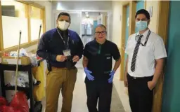  ?? JORGE NAVARRO. ?? Erick Gonzalez, Vivian Esquivel y Luis Carlos Vargas están pendientes del aseo del Hospital San Rafael de Alajuela.