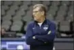  ?? LM OTERO — THE ASSOCIATED PRESS ?? Connecticu­t head coach Geno Auriemma watches over practice for tonight’s women’s NCAA Final Four game against Mississipp­i State.