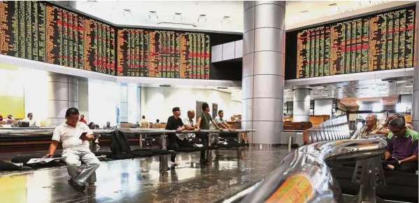  ??  ?? Market plunges:
Investors monitor share price movement at a private gallery in Kuala Lumpur. The FBM KLCI plunged 40.78 points or 2.21% to 1,804.25, making it the worst-performing index in the region.