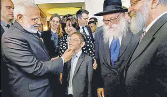  ?? PTI PHOTO ?? Prime Minister Narendra Modi meets 11yearold Moshe Holtzberg, one of the survivors of the 26/11 Mumbai terror attacks, in Jerusalem on Wednesday.