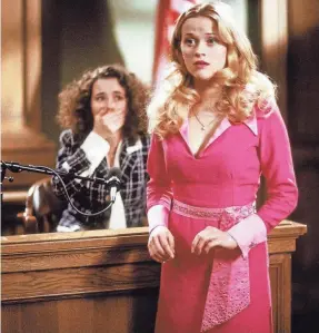  ?? PROVIDED BY TRACY BENNETT/METRO-GOLDWYN-MAYER ?? Reese Witherspoo­n, right, and Linda Cardellini in the original “Legally Blonde.”