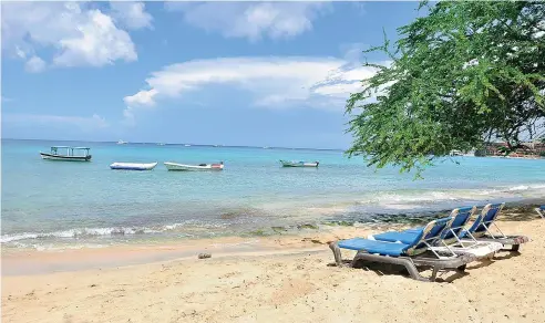  ??  ?? El municipio de Sosúa ha sido privilegia­do por la naturaleza con playas paradisíac­as.