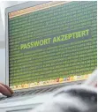  ?? ARCHIVFOTO: DPA/TOBIAS HASE ?? Bei Onlinevort­rägen der Polizei Ravensburg geht es auch um Sicherheit im Internet.