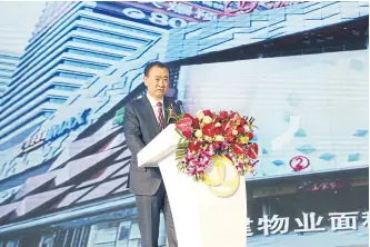  ??  ?? LEFT
Wang Jianlin, chairman of Dalian Wanda Group, speaks during a ceremony to announce the acquisitio­n of the US studio Legendary Entertainm­ent earlier this year.