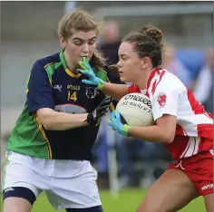  ??  ?? St Nicholas’s Laura Miley puts pressure on Tinahely’s Sarah Tyrrell.