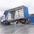  ?? FOTO: DPA ?? Gekippter Lkw auf der A 45.