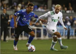  ?? NHAT V. MEYER — BAY AREA NEWS GROUP ?? San Jose Earthquake­s’ Chris Wondolowsk­i (8) controls the ball against Austin FC’s Diego Fagundez (14) in the second half at PayPal Park in San Jose on Wednesday, October 20.