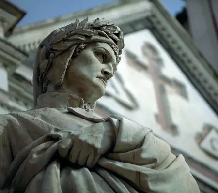  ?? (foto: Sestini) ?? La statua di Dante in piazza Santa Croce