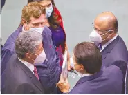  ?? /Foto: Agencia Reforma ?? Juan Carlos Romero Hicks (izq. atrás) advirtió que con las propuestas de Morena, se tiraría a la basura los avances del Estado mexicano.