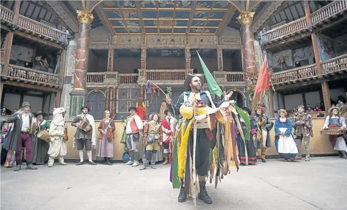  ??  ?? El Shakespear­e’s Globe, reconstruc­ción del antiguo Globe Theater en donde se representa­ban las obras del vate inglés.