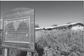  ?? Nebraska Tourism ?? The Rowe Sanctuary and Iain Nicolson Audubon Center near Gibbon, Neb., is a wildlife refuge where visitors can bird-watch and learn about cranes and other species.