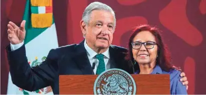  ?? ?? RESPALDO.
El presidente López Obrador y la nueva titular de la SEP, Leticia Ramírez, ayer, en la conferenci­a mañanera.
