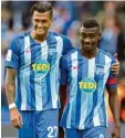  ?? Foto: dpa ?? Davie Selke (li.) und Salomon Kalou freuen sich über den Sieg.