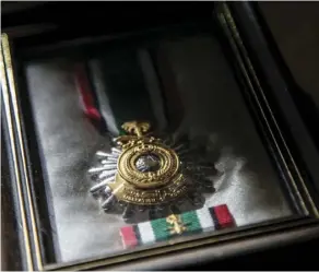  ??  ?? Former U.S. Marine Corps major Fred Galvin’s Kuwaiti Liberation Medal sits on the table of his Honolulu home.