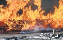  ?? PHOTO: CHRIS DERRETT/DERRETT PHOTOGRAPH­Y ?? Wall of flames . . . Valley Lumberyard in Burnside was engulfed by fire in January.