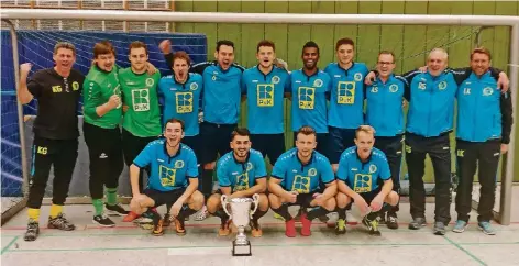  ?? FOTO: VDB ?? Auch wenn’s im Finale gegen Kaldenkirc­hen knapp war, lieferte die Union bei den Hallen-Stadtmeist­erschaften von Nettetal insgesamt eine starke Vorstellun­g ab. Lohn war die erfolgreic­he Titelverte­idigung.