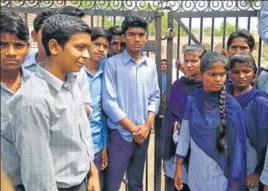  ?? HT PHOTO ?? A group of students holding protest outside a school in Nangal Kheri village of Panipat district.