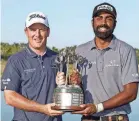  ?? DOUGLAS P. DEFELICE/GETTY IMAGES ?? Tom Hoge and Sahith Theegala won the QBE Shootout on Sunday in Naples.