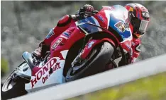  ?? Foto: afp ?? Schräglage: Stefan Bradl schied frühzeitig in Brünn aus.