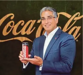  ?? PIC BY EIZAIRI SHAMSUDIN ?? Coca-Cola Singapore, Malaysia and Brunei country manager Ahmad Yehia showing the new Coca-Cola Zero Sugar in Kuala Lumpur yesterday.