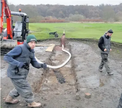  ??  ?? ●●Reddish Vale Golf Club green staff at work on the 14th hole