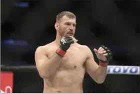  ?? GREGORY PAYAN —ASSOCIATED PRESS ?? Stipe Miocic fights Junior dos Santos in a mixed martial arts bout at UFC 211 for the UFC heavyweigh­t championsh­ip May 13 in Dallas.